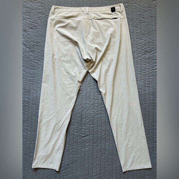 Vuori Meta pants - Picture 3 of 12